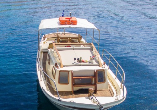 Renting a Boat in Mykonos: What is the Minimum Age Requirement?